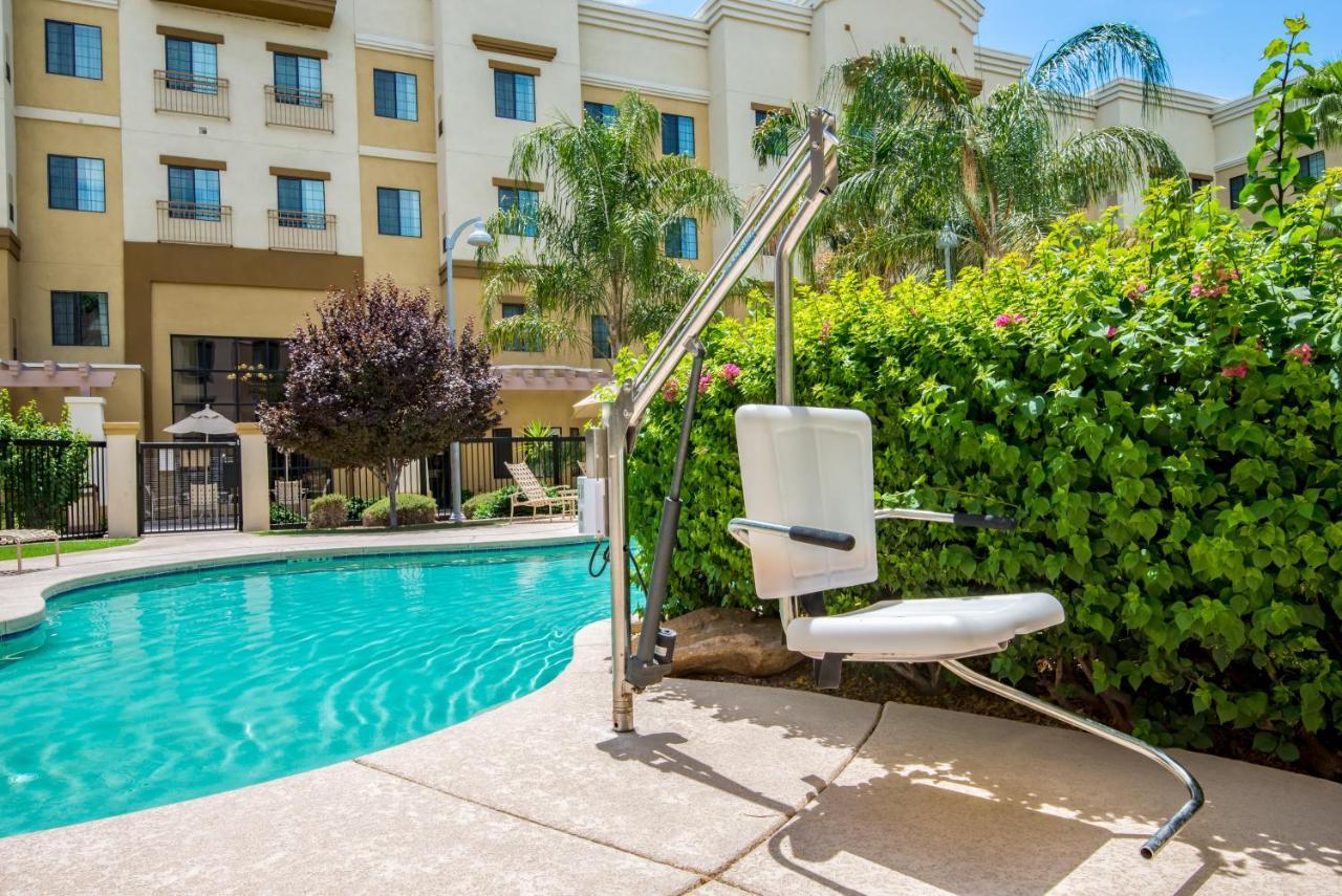 Holiday Inn Express & Suites Phoenix Glendale Dist By Ihg Eksteriør billede