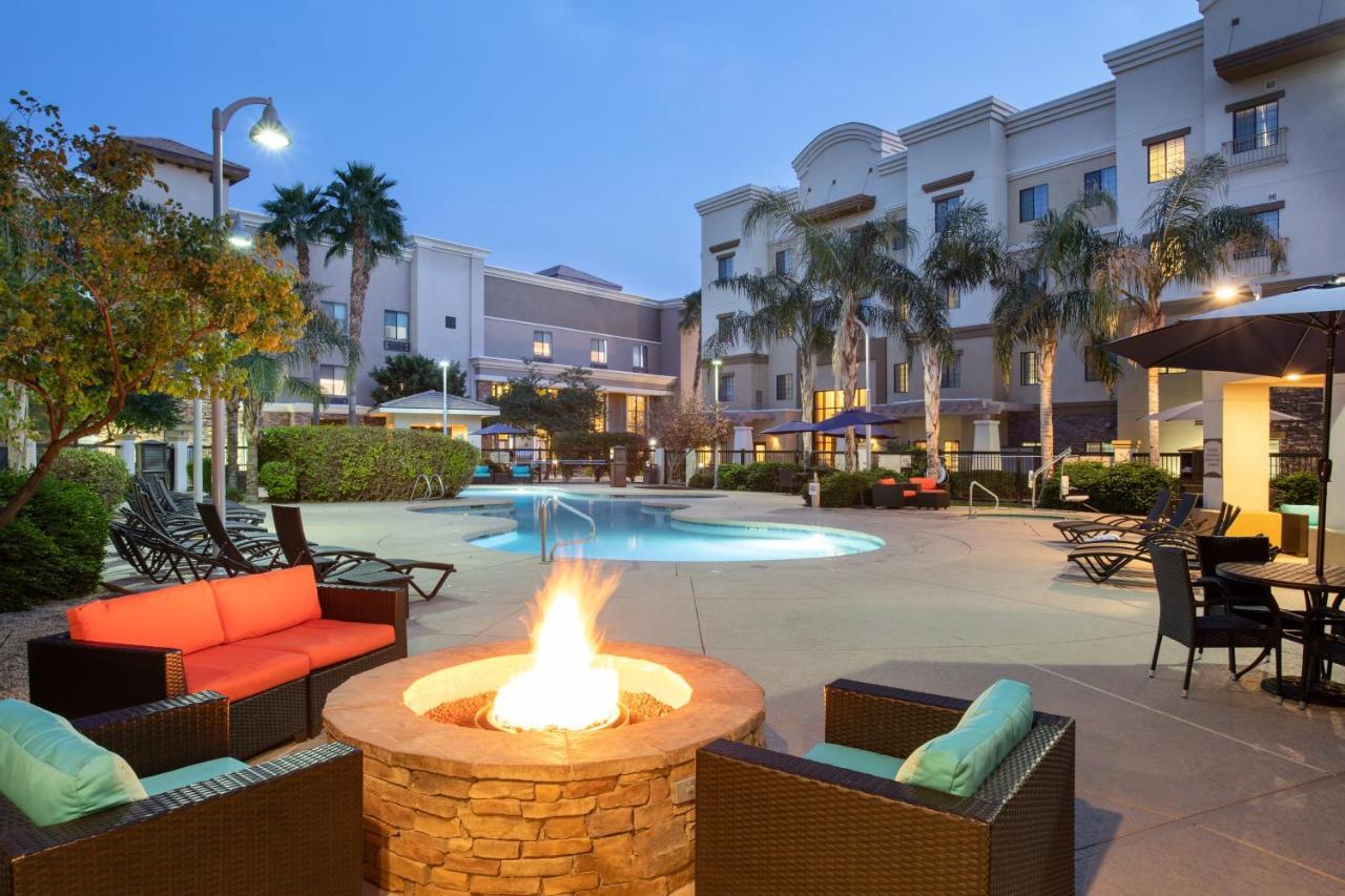 Holiday Inn Express & Suites Phoenix Glendale Dist By Ihg Eksteriør billede