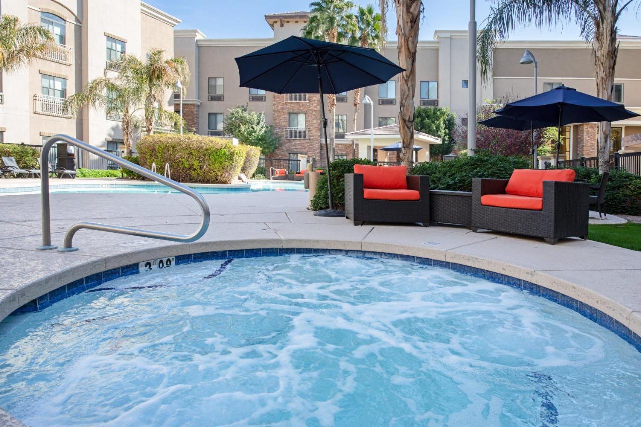 Holiday Inn Express & Suites Phoenix Glendale Dist By Ihg Eksteriør billede